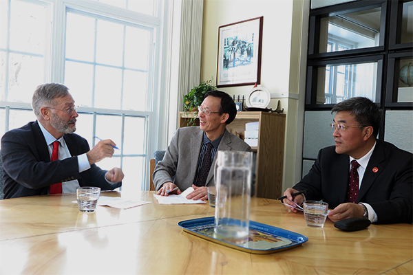 Li Min with members from Laval University in the meeting